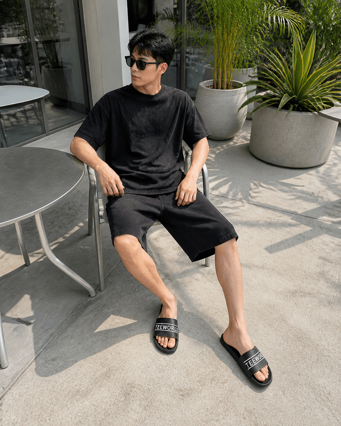 Cà phê với Arc với sản phẩm Teeworld Dép Teeworld Arc · Đen