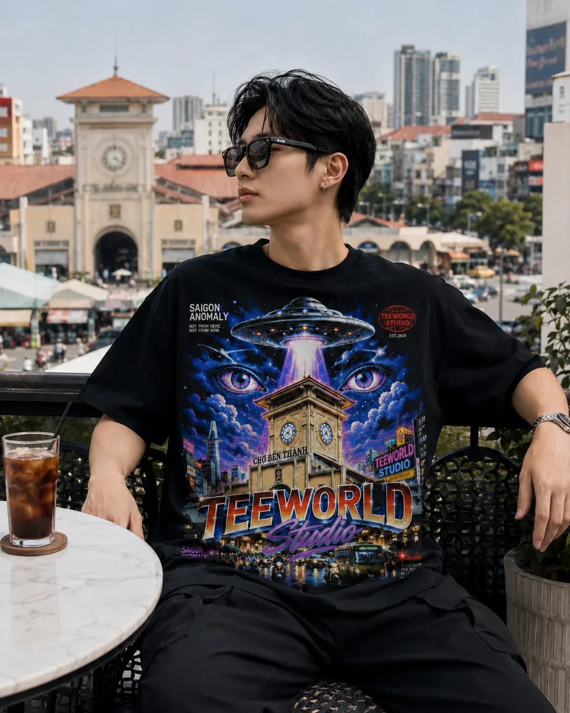Cà phê cuối tuần với áo Teeworld Saigon Anomaly Tee · Đen