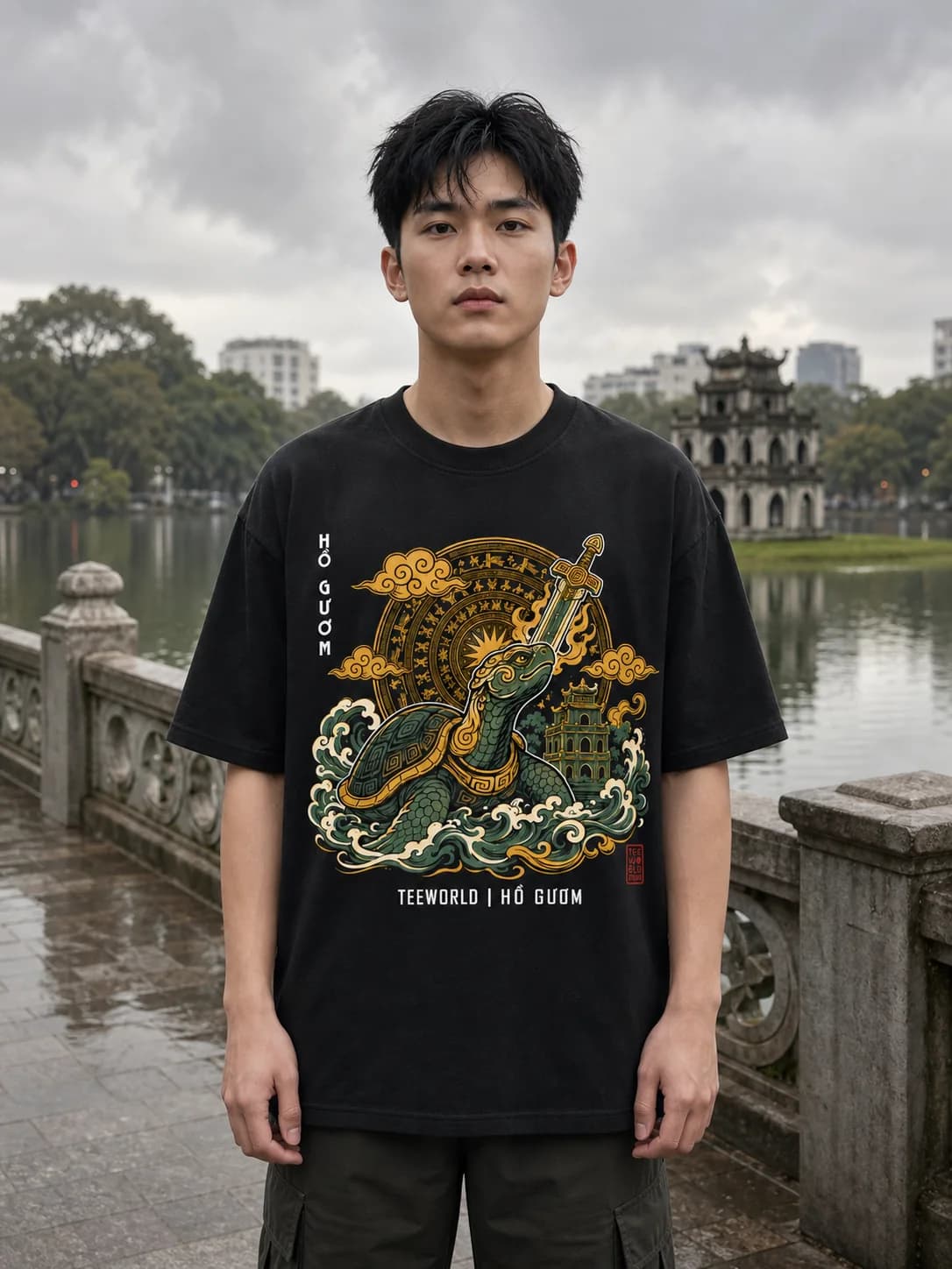 Người mẫu mặc Hồ Gươm Tee