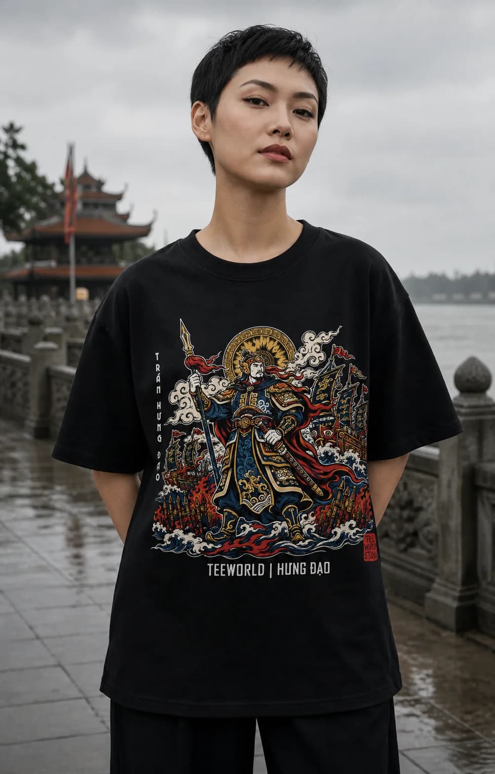 Người mẫu mặc Trần Hưng Đạo Tee