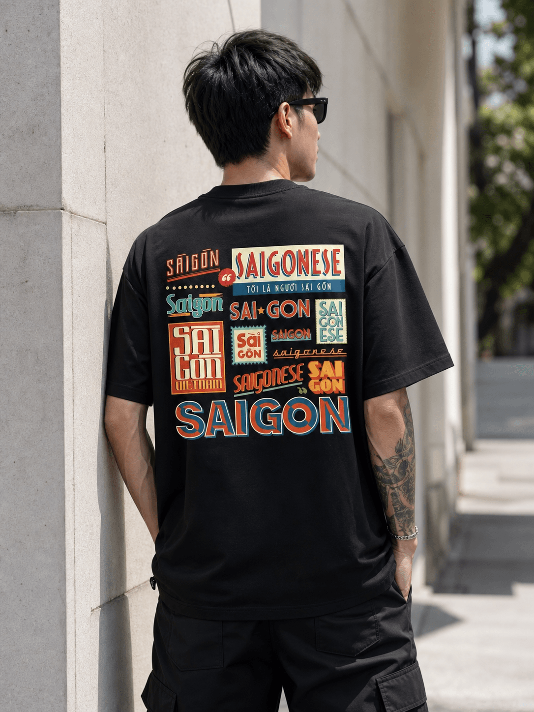 Người mẫu mặc Saigonese Type System Tee