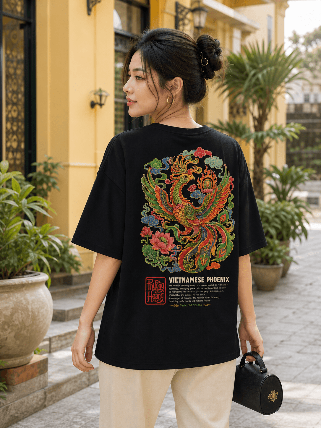 Người mẫu mặc Vietnamese Phoenix Tee